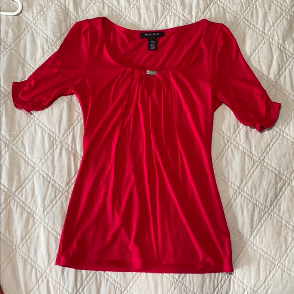 White House/ Black market red top